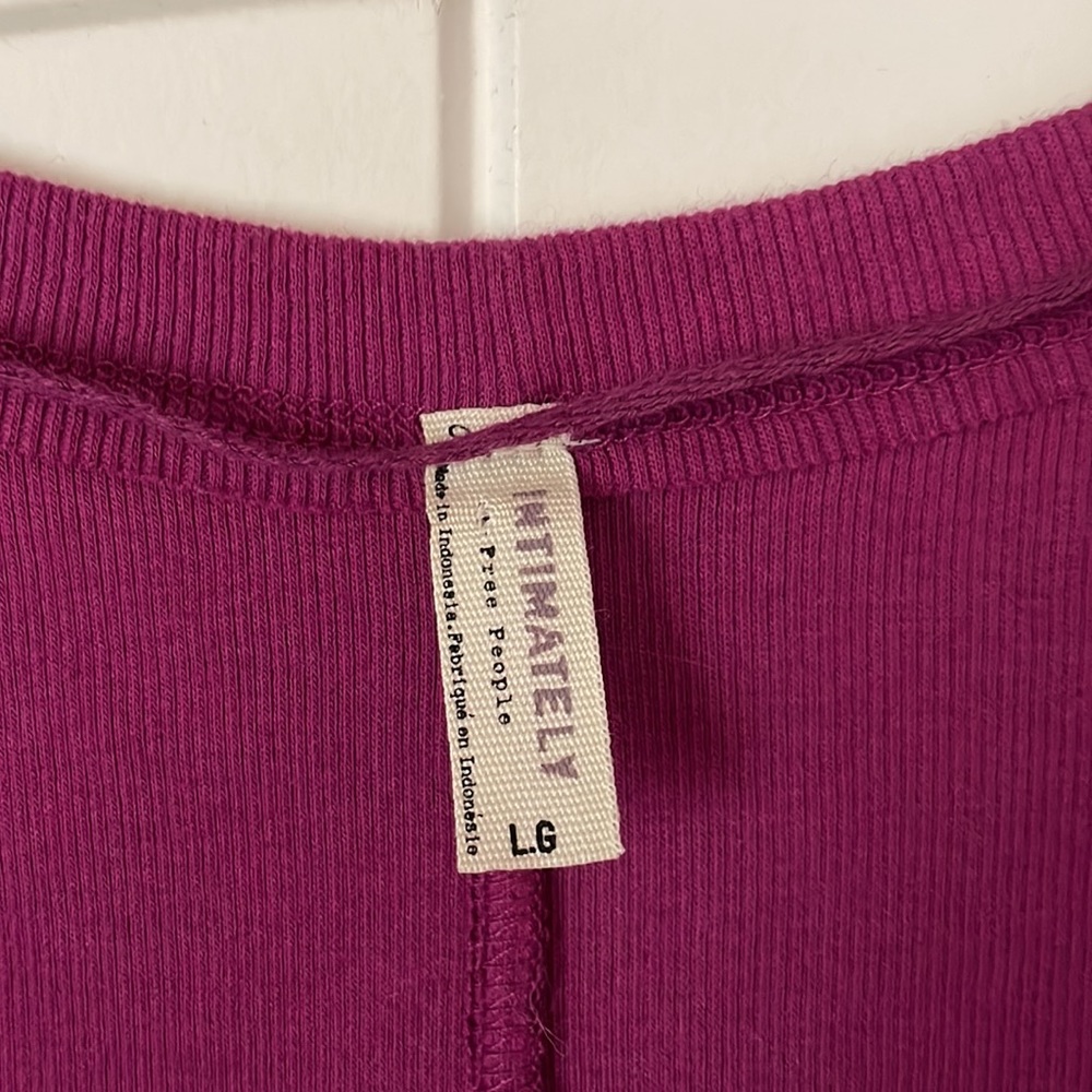 Free People Purple Magenta Baring It V-Neck Tank Top NWT - Picture 4 of 5
